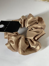 Hair scrunchie In Biege